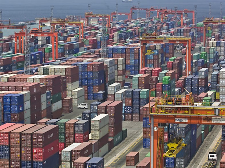 Lege zeecontainers in haven van Manila (Filipijnen) Lege zeecontainers in haven van Manila (Filipijnen)
